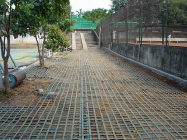 鋼塑土工格柵在京密引水工程中的使用